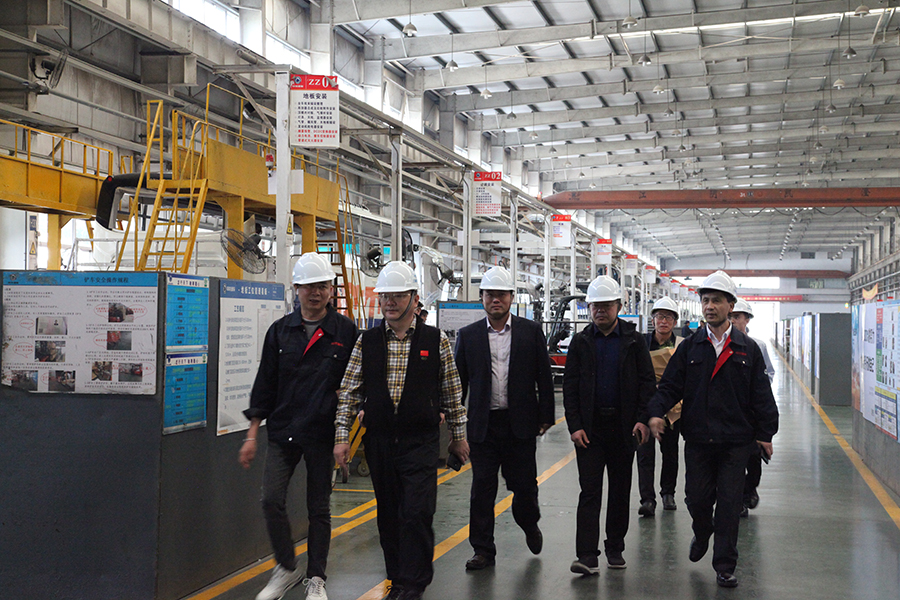 優(yōu)勢(shì)互補(bǔ)  合作共贏 萊陽經(jīng)濟(jì)開發(fā)區(qū)考察團(tuán)調(diào)研參觀申龍汽車